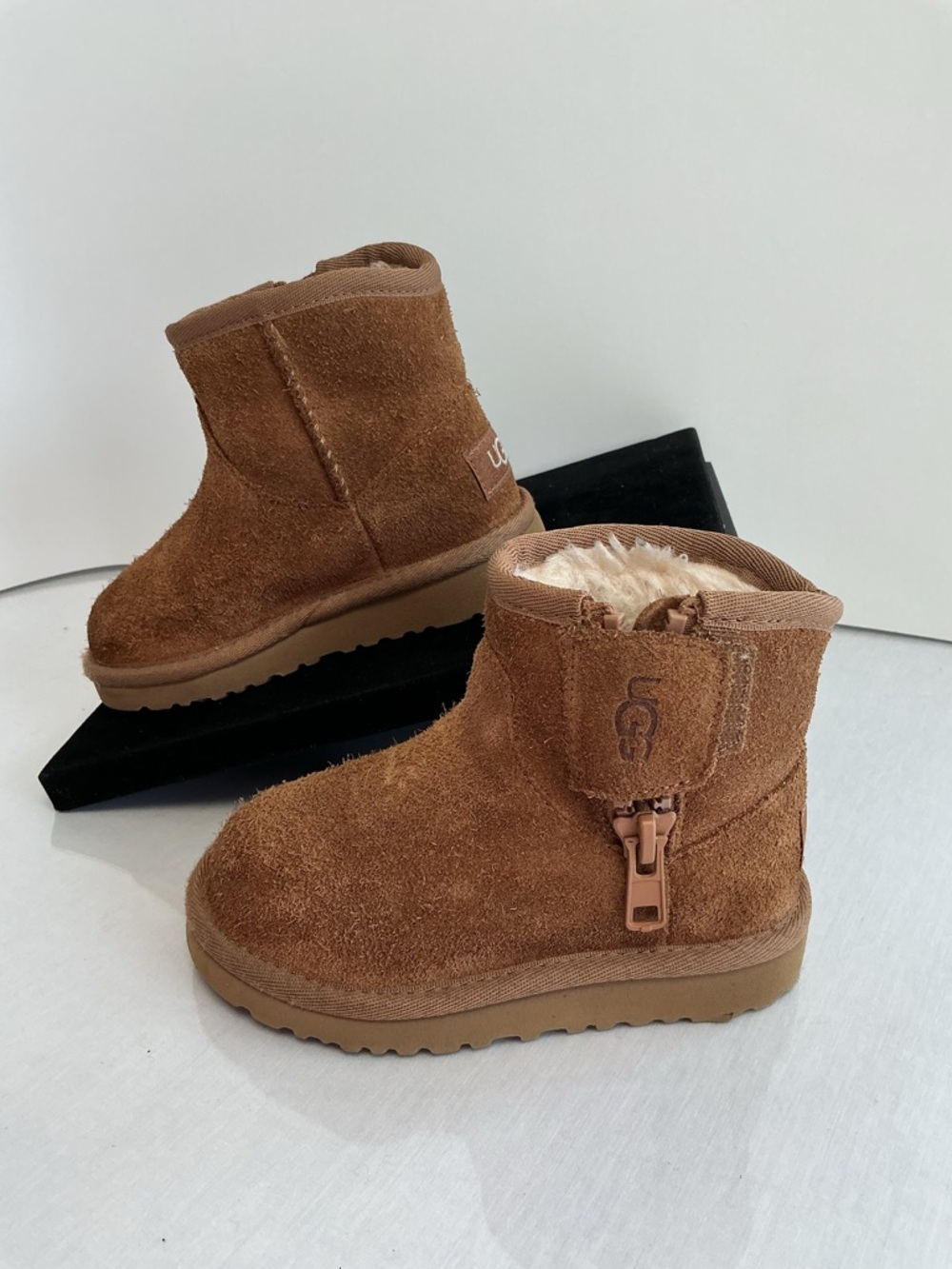 UGG Kids Classic Mini Zip Suede Boots Chestnut Size 8